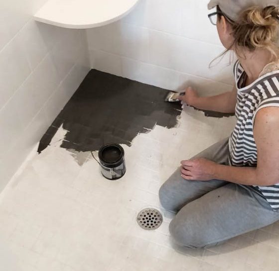 A quick DIY guide to paint bathroom tiles 1 Painters Sydney